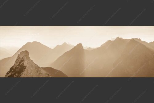 Blick durchs Puittal im Wettersteingebirge - Geblendet 3:1 sepia -- Arnspitzen und Wetterstein - mehr Infos bei www.Kriner-Weiermann.de