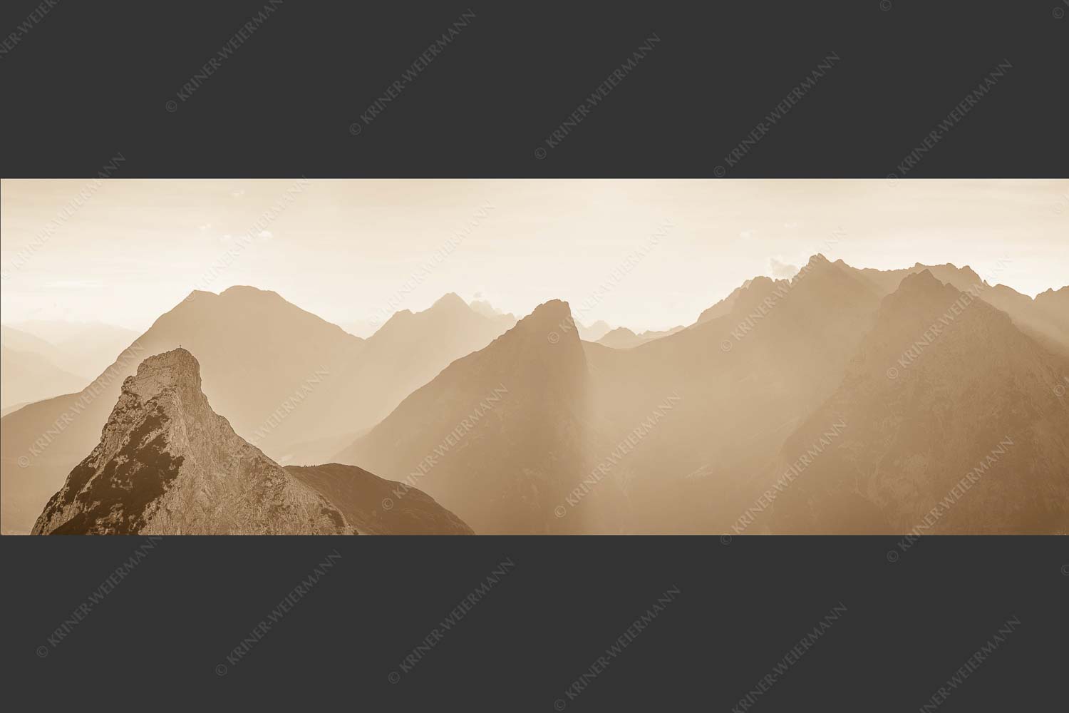 Blick durchs Puittal im Wettersteingebirge - Geblendet 3:1 sepia -- Arnspitzen und Wetterstein - mehr Infos bei www.Kriner-Weiermann.de
