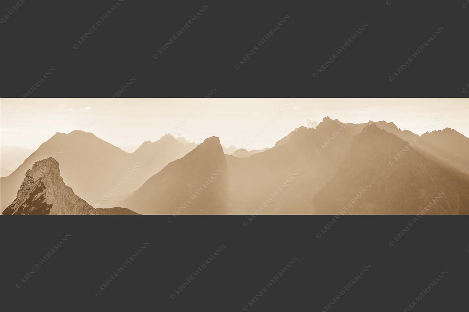 Blick durchs Puittal im Wettersteingebirge - Geblendet 4:1 sepia -- Arnspitzen und Wetterstein - mehr Infos bei www.Kriner-Weiermann.de
