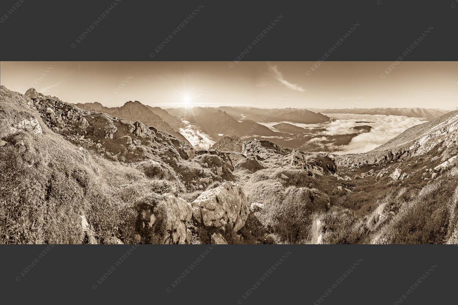 Blick von der Gehrenspitze im Wetterstein übers Leutaschtal in den Sonnenaufgang - Gehrenspitzmorgen 2,5:1 sepia -- Gehrenspitze mit Leutaschtal - mehr Infos bei www.Kriner-Weiermann.de