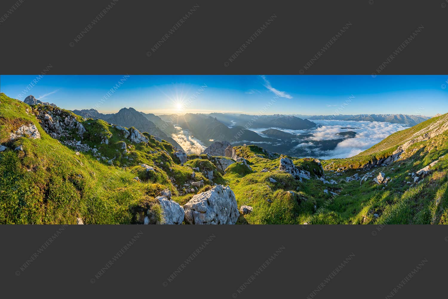Blick von der Gehrenspitze im Wetterstein übers Leutaschtal in den Sonnenaufgang - Gehrenspitzmorgen 3:1  -- Gehrenspitze mit Leutaschtal - mehr Infos bei www.Kriner-Weiermann.de