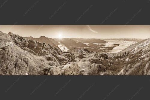 Blick von der Gehrenspitze im Wetterstein übers Leutaschtal in den Sonnenaufgang - Gehrenspitzmorgen 3:1 sepia -- Gehrenspitze mit Leutaschtal - mehr Infos bei www.Kriner-Weiermann.de
