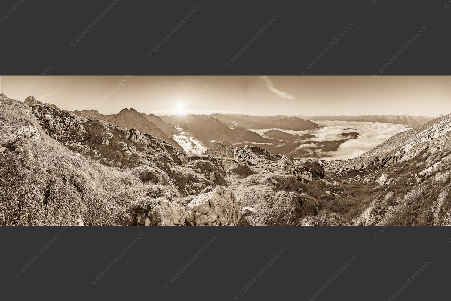Blick von der Gehrenspitze im Wetterstein übers Leutaschtal in den Sonnenaufgang - Gehrenspitzmorgen 3:1 sepia -- Gehrenspitze mit Leutaschtal - mehr Infos bei www.Kriner-Weiermann.de