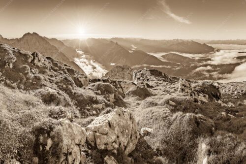 Blick von der Gehrenspitze im Wetterstein übers Leutaschtal in den Sonnenaufgang - Gehrenspitzmorgen 3:2 sepia -- Gehrenspitze mit Leutaschtal - mehr Infos bei www.Kriner-Weiermann.de
