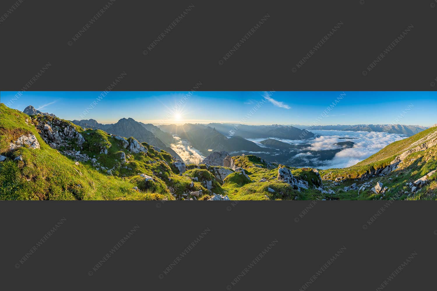 Blick von der Gehrenspitze im Wetterstein übers Leutaschtal in den Sonnenaufgang - Gehrenspitzmorgen 4:1 -- Gehrenspitze mit Leutaschtal - mehr Infos bei www.Kriner-Weiermann.de