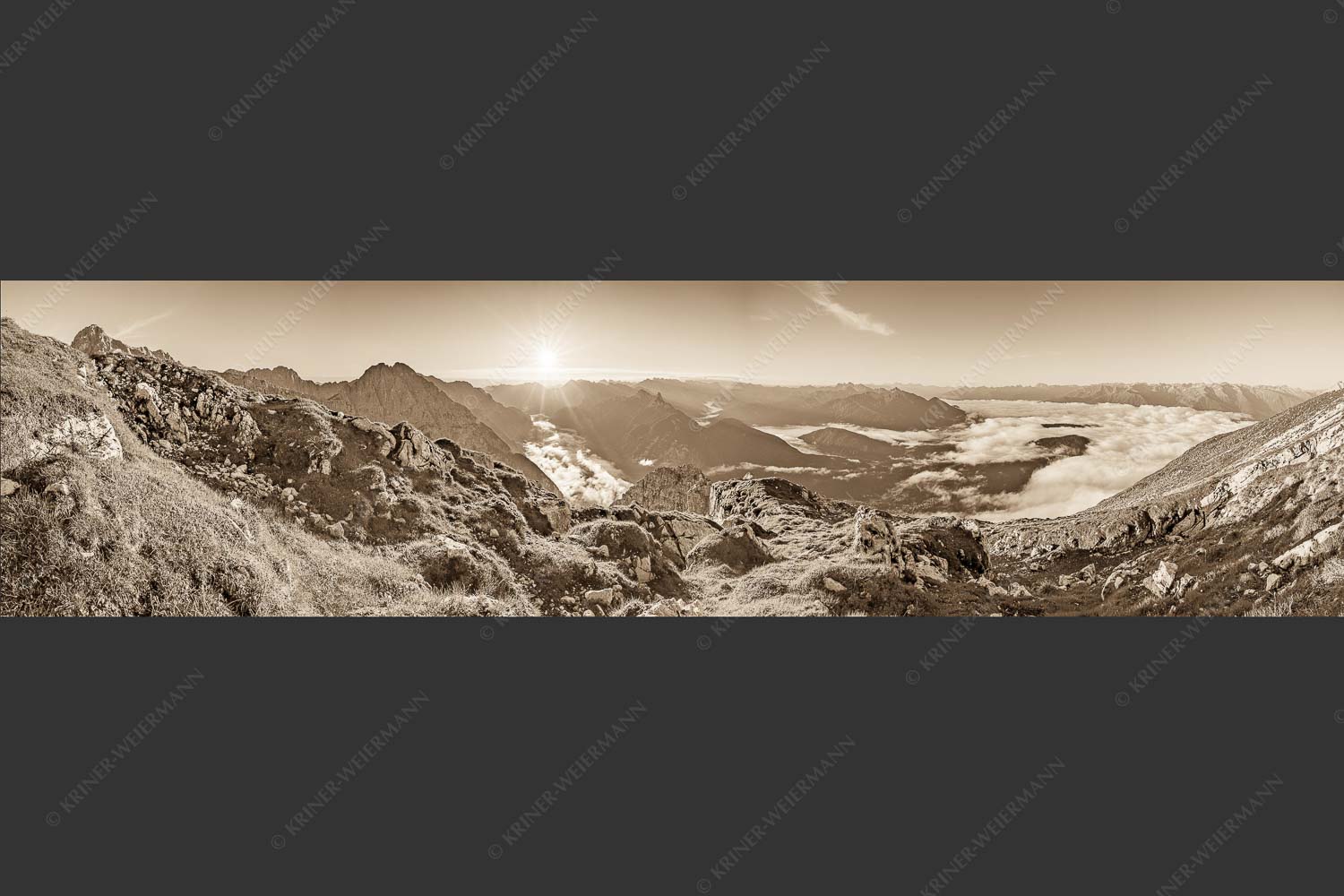 Blick von der Gehrenspitze im Wetterstein übers Leutaschtal in den Sonnenaufgang - Gehrenspitzmorgen 4:1 sepia -- Gehrenspitze mit Leutaschtal - mehr Infos bei www.Kriner-Weiermann.de