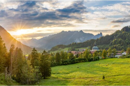 Blick über Kloster Ettal zum Kofel und ins Graswangtal - Gelöbnis 3:2  -- Kloster Ettal mit Sonnenuntergang im Graswangtal - mehr Infos bei www.Kriner-Weiermann.de