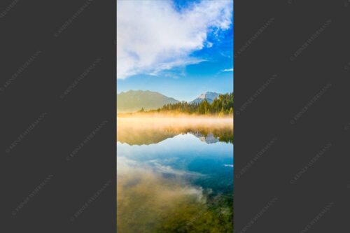 Sommermorgen am Barmsee mit Soiern- und Karwendelgebirge - Gespiegelt 1:2  -- Spiegelung am Barmsee mit Soierngebirge - mehr Infos bei www.Kriner-Weiermann.de