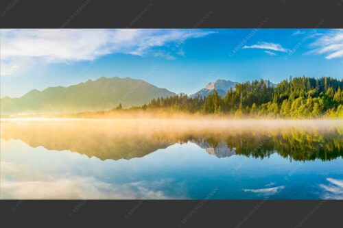 Sommermorgen am Barmsee mit Soiern- und Karwendelgebirge - Gespiegelt 2:1  -- Spiegelung am Barmsee mit Soierngebirge - mehr Infos bei www.Kriner-Weiermann.de