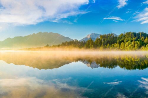 Sommermorgen am Barmsee mit Soiern- und Karwendelgebirge - Gespiegelt 3:2  -- Spiegelung am Barmsee mit Soierngebirge - mehr Infos bei www.Kriner-Weiermann.de