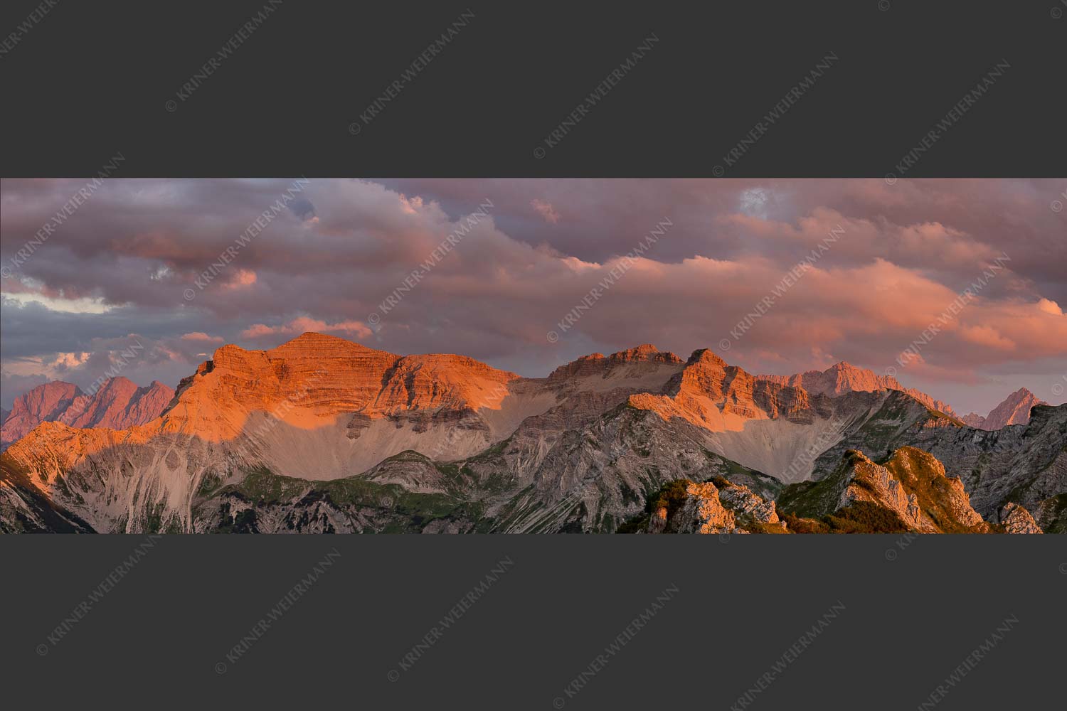 Warmes letztes Tageslicht an der Soiernspitze und im Soierngebirge - Gewaltig 3:1  -- Grandiose Abendstimmung im Soierngebirge - mehr Infos bei www.Kriner-Weiermann.de