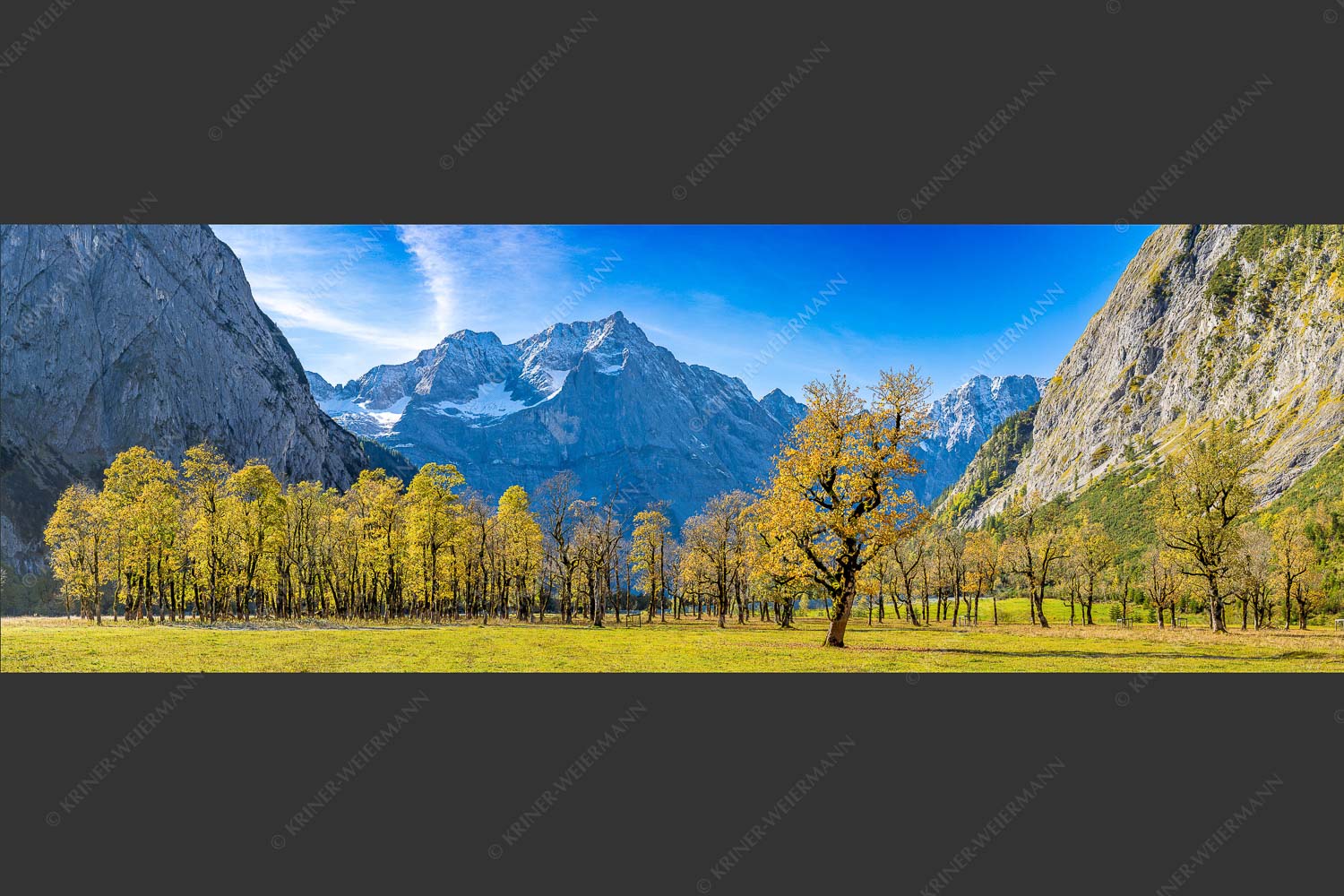 Blick über Großen Ahornboden zur Spritzkarspitze im Karwendelgebirge - Goldgrube 3:1 -- Herbstfärbung am Ahornboden - mehr Infos bei www.Kriner-Weiermann.de