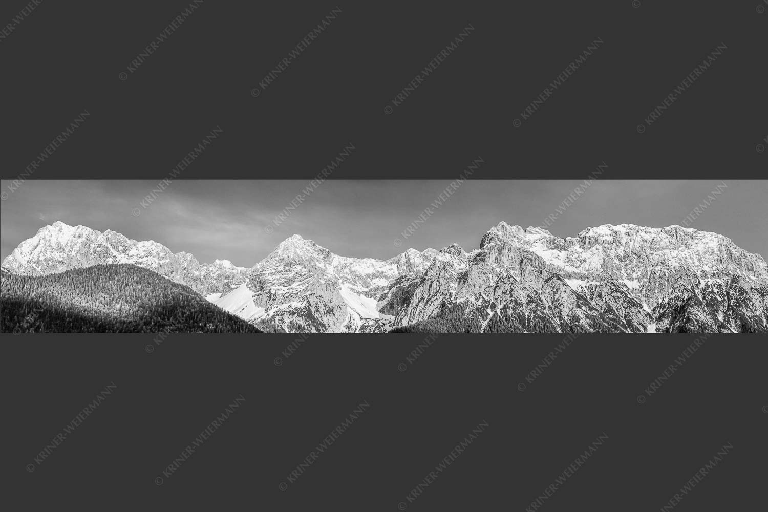 Wörner, Tiefkar und Westliche Karwendelspitze im Abendlicht - Gute Bekannte 5:1 sw -- Karwendelgebirge bei Mittenwald - mehr Infos bei www.Kriner-Weiermann.de