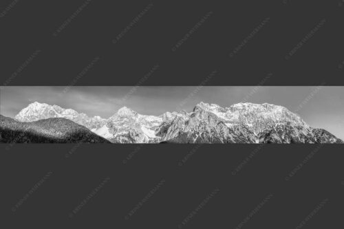 Wörner, Tiefkar und Westliche Karwendelspitze im Abendlicht - Gute Bekannte 6:1 sw -- Karwendelgebirge bei Mittenwald - mehr Infos bei www.Kriner-Weiermann.de