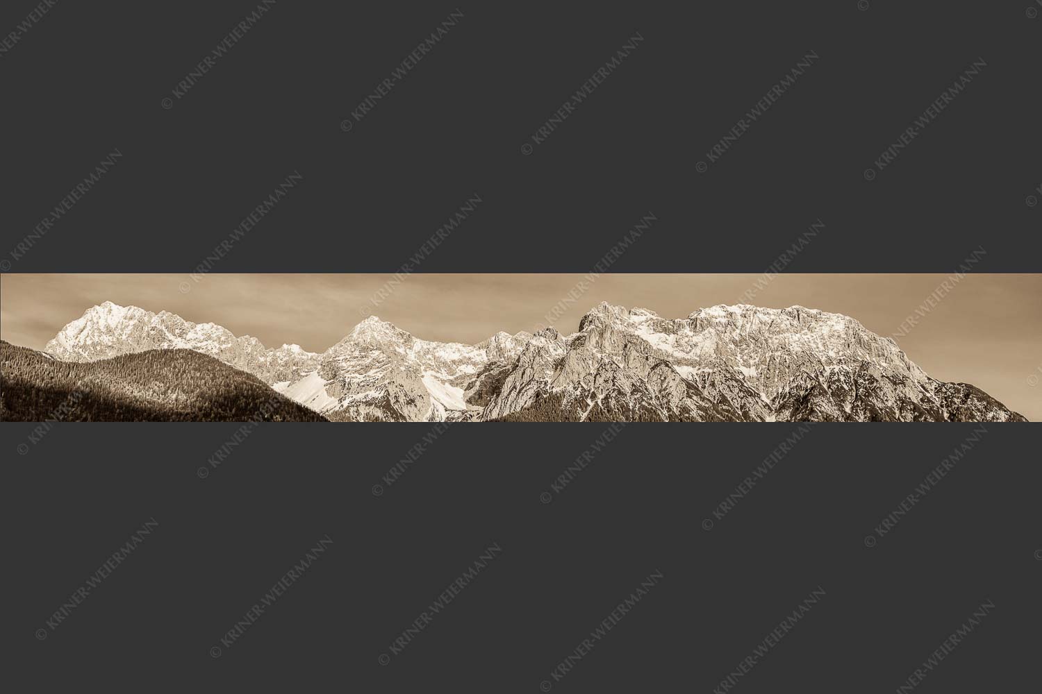 Wörner, Tiefkar und Westliche Karwendelspitze im Abendlicht - Gute Bekannte 7:1 sepia -- Karwendelgebirge bei Mittenwald - mehr Infos bei www.Kriner-Weiermann.de