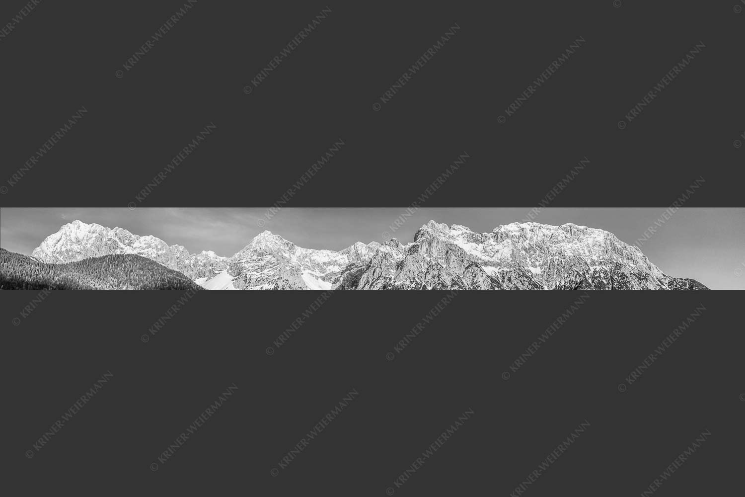 Wörner, Tiefkar und Westliche Karwendelspitze im Abendlicht - Gute Bekannte 9:1 sw -- Karwendelgebirge bei Mittenwald - mehr Infos bei www.Kriner-Weiermann.de