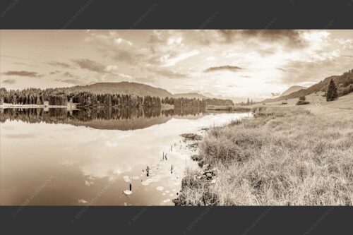 Sonnenuntergang am Geroldsee mit Wettertstein und Wank - Harmonie 2:1 sepia -- Abendstimmung am Geroldsee - mehr Infos bei www.Kriner-Weiermann.de