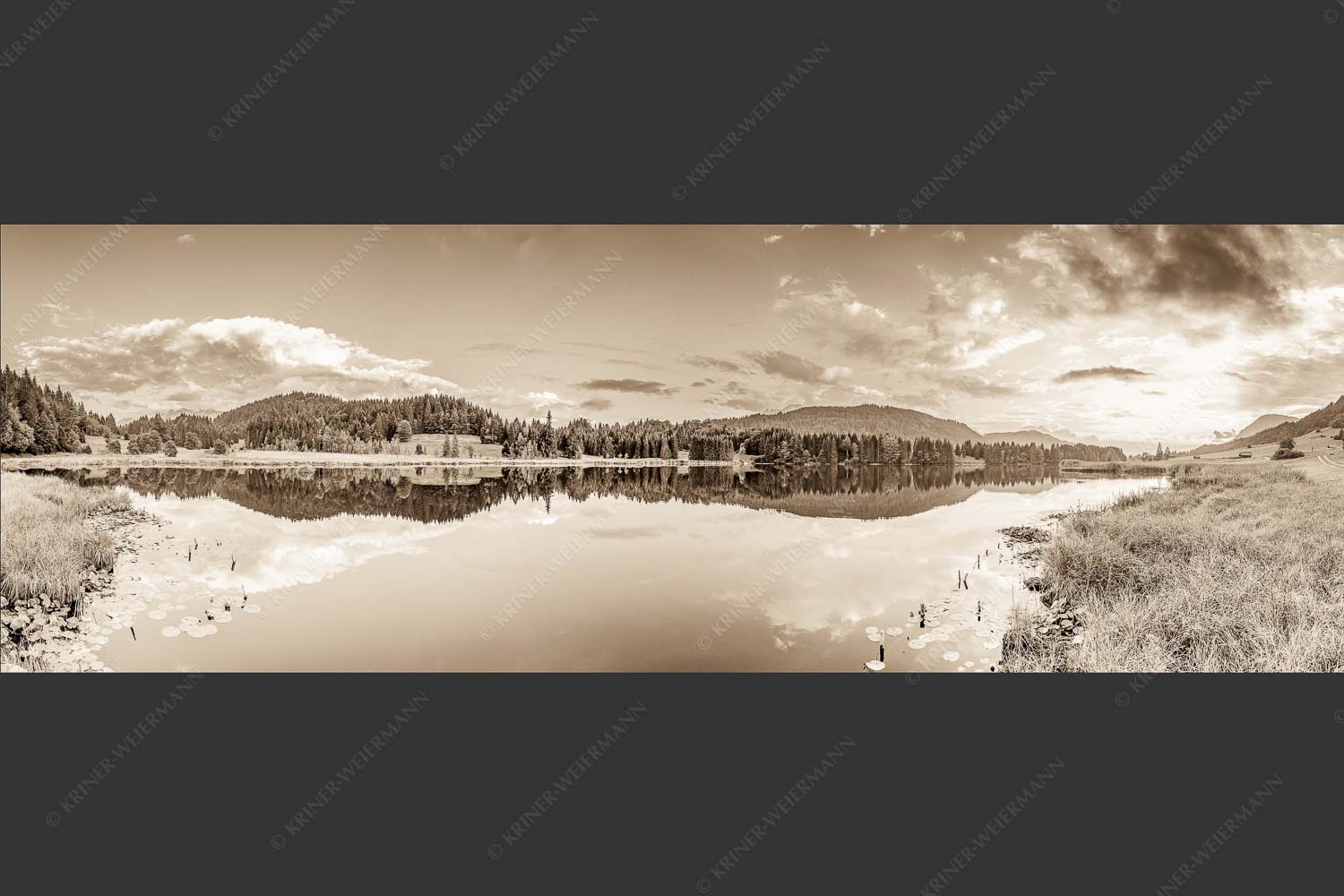 Sonnenuntergang am Geroldsee mit Wettertstein und Wank - Harmonie 3:1 sepia -- Abendstimmung am Geroldsee - mehr Infos bei www.Kriner-Weiermann.de