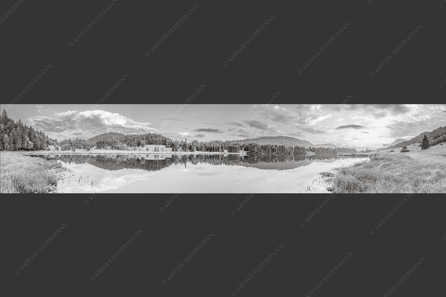 Sonnenuntergang am Geroldsee mit Wettertstein und Wank - Harmonie 5:1 sw -- Abendstimmung am Geroldsee - mehr Infos bei www.Kriner-Weiermann.de