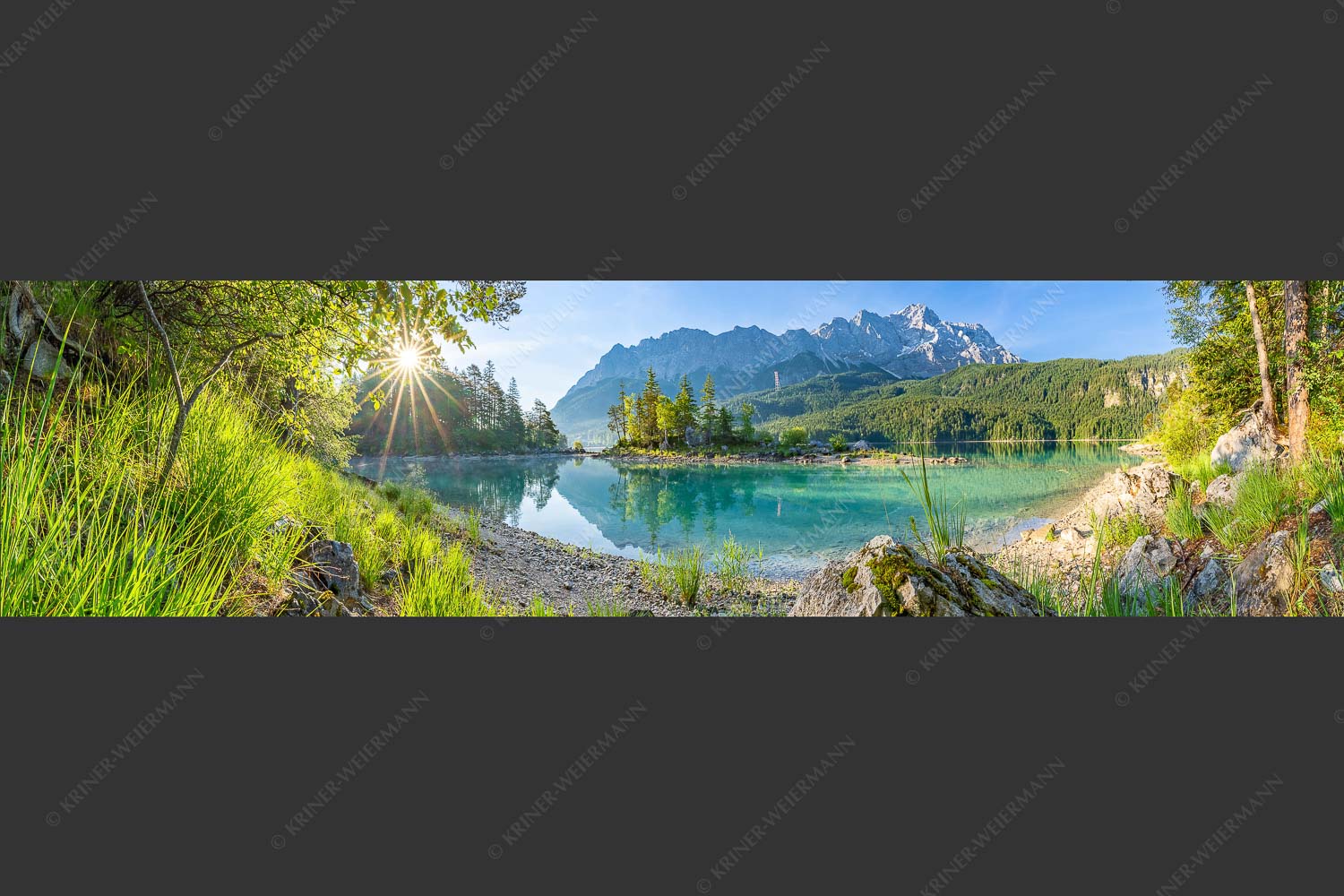 Blick über Eibsee zur Zugspitze im Wettersteingebirge - Heimliche Bucht 4:1  -- Sonnenaufgang am Eibsee mit Zugspitze - mehr Infos bei www.Kriner-Weiermann.de