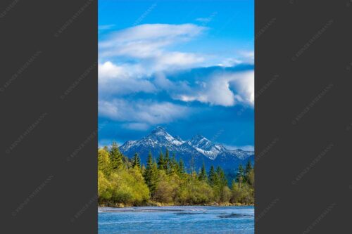 Blick über die Isar zu den Arnspitzen - Heimliches Wahrzeichen 2:3  -- Isar mit den drei Arnspitzen - mehr Infos bei www.Kriner-Weiermann.de