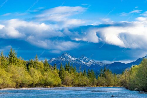 Blick über die Isar zu den Arnspitzen - Heimliches Wahrzeichen 3:2  -- Isar mit den drei Arnspitzen - mehr Infos bei www.Kriner-Weiermann.de