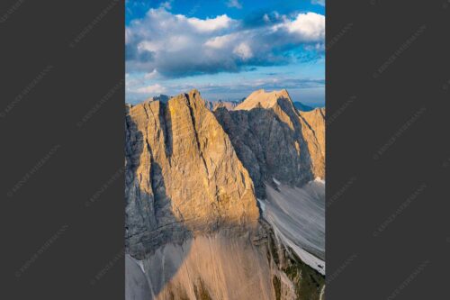 Erstes Licht an der Lalidererwand im Karwendel - Herzog Kante 2:3  -- Lalidererspitze im Karwendelgebirge - mehr Infos bei www.Kriner-Weiermann.de