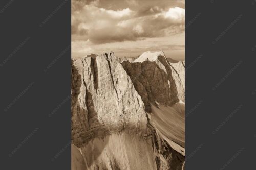 Erstes Licht an der Lalidererwand im Karwendel - Herzog Kante 2:3 sepia -- Lalidererspitze im Karwendelgebirge - mehr Infos bei www.Kriner-Weiermann.de