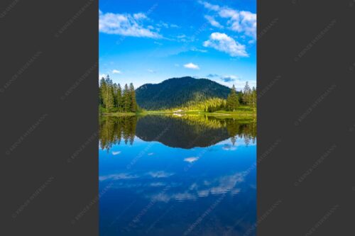 Blick über Esterbergsee zur Esterbergalm - Heute Esterbergsee 2:3  -- Esterbergalm Hochwasser - mehr Infos bei www.Kriner-Weiermann.de