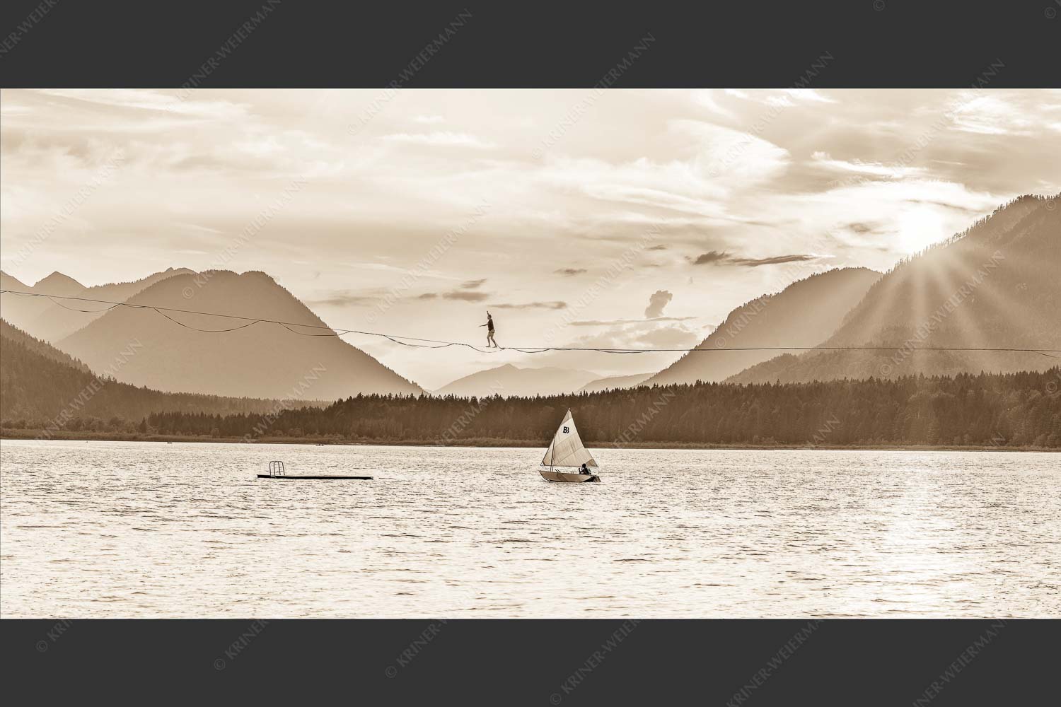 650 Meter lange Slakline über dem Silvensteinstausee - Highline 2:1 sepia -- Slakline am Silvensteinstausee - mehr Infos bei www.Kriner-Weiermann.de