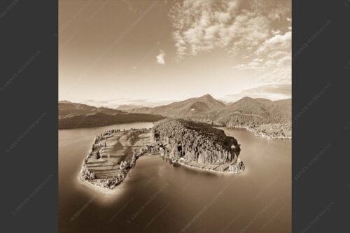 Blick über die Halbinsel Zwergern am Walchensee zum Simetsberg und Wettersteingebirge - Himmelswiesn 1:1 sepia -- Halbinsel Zwergern am Walchensee mit Simetsberg - mehr Infos bei www.Kriner-Weiermann.de