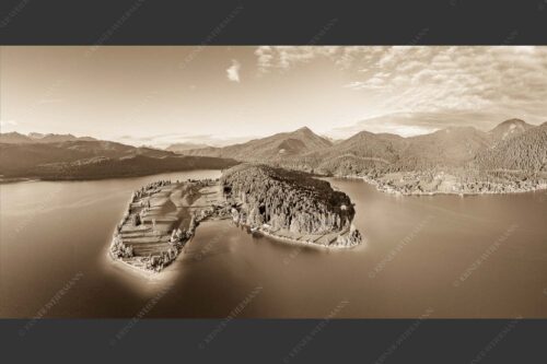 Blick über die Halbinsel Zwergern am Walchensee zum Simetsberg und Wettersteingebirge - Himmelswiesn 2:1 sepia -- Halbinsel Zwergern am Walchensee mit Simetsberg - mehr Infos bei www.Kriner-Weiermann.de