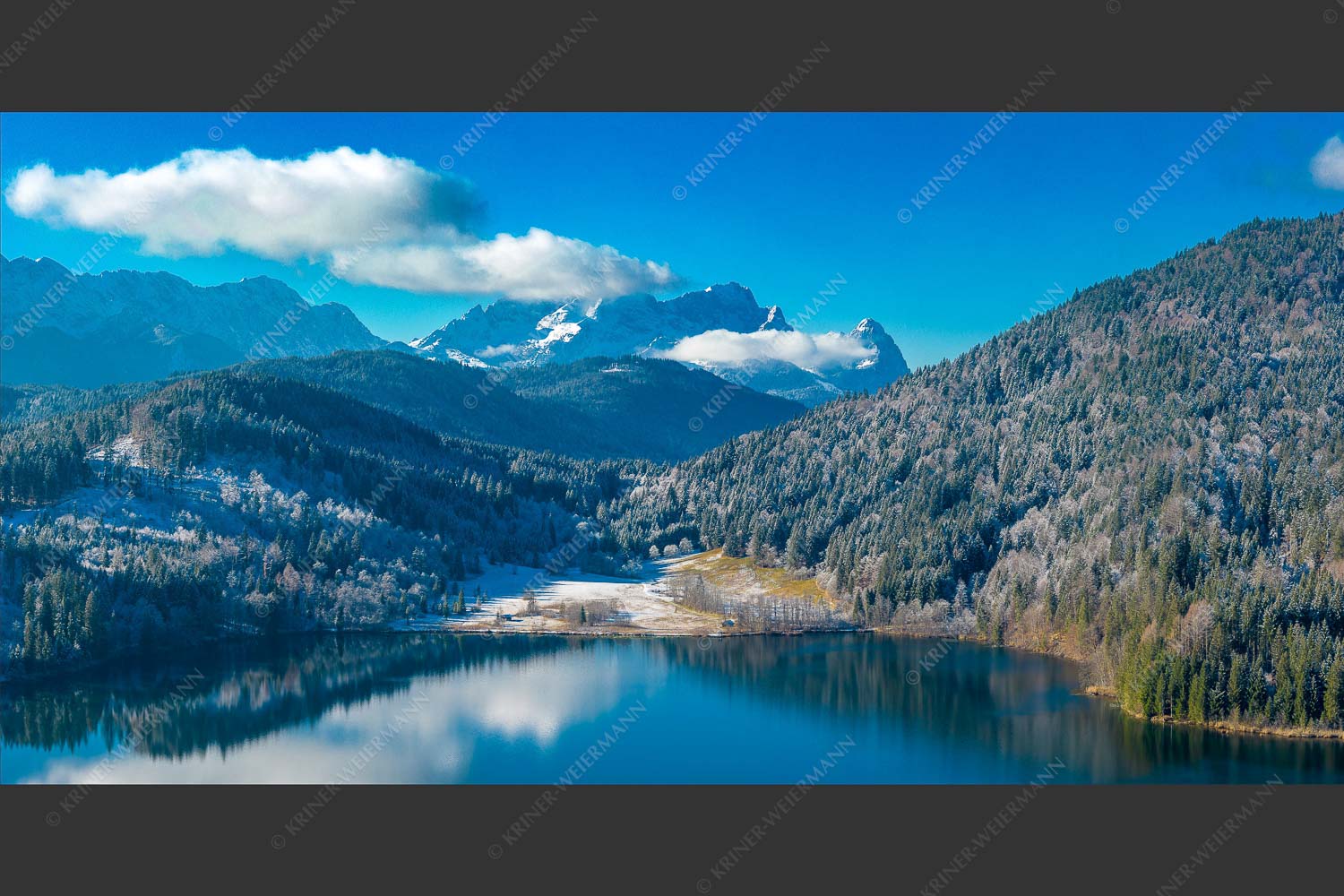 Erster Schnee am Barmsee mit Blick zum Zugspitzmassiv - Hinterm Barmsee 2:1  -- Alpspitze Zugspitze und Waxenstein - mehr Infos bei www.Kriner-Weiermann.de