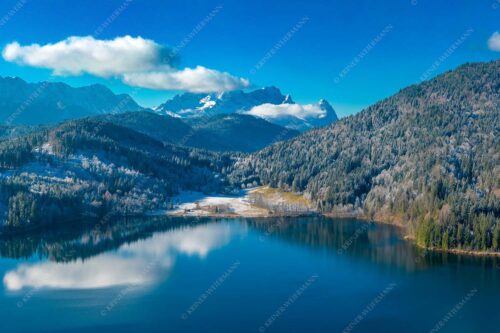 Erster Schnee am Barmsee mit Blick zum Zugspitzmassiv - Hinterm Barmsee 3:2  -- Alpspitze Zugspitze und Waxenstein - mehr Infos bei www.Kriner-Weiermann.de