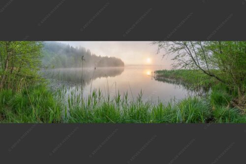 Morgentliche Nebelstimmung am Barmsee bei Krün - Hinterm See 3:1  -- Nebelstimmung am Barmsee - mehr Infos bei www.Kriner-Weiermann.de
