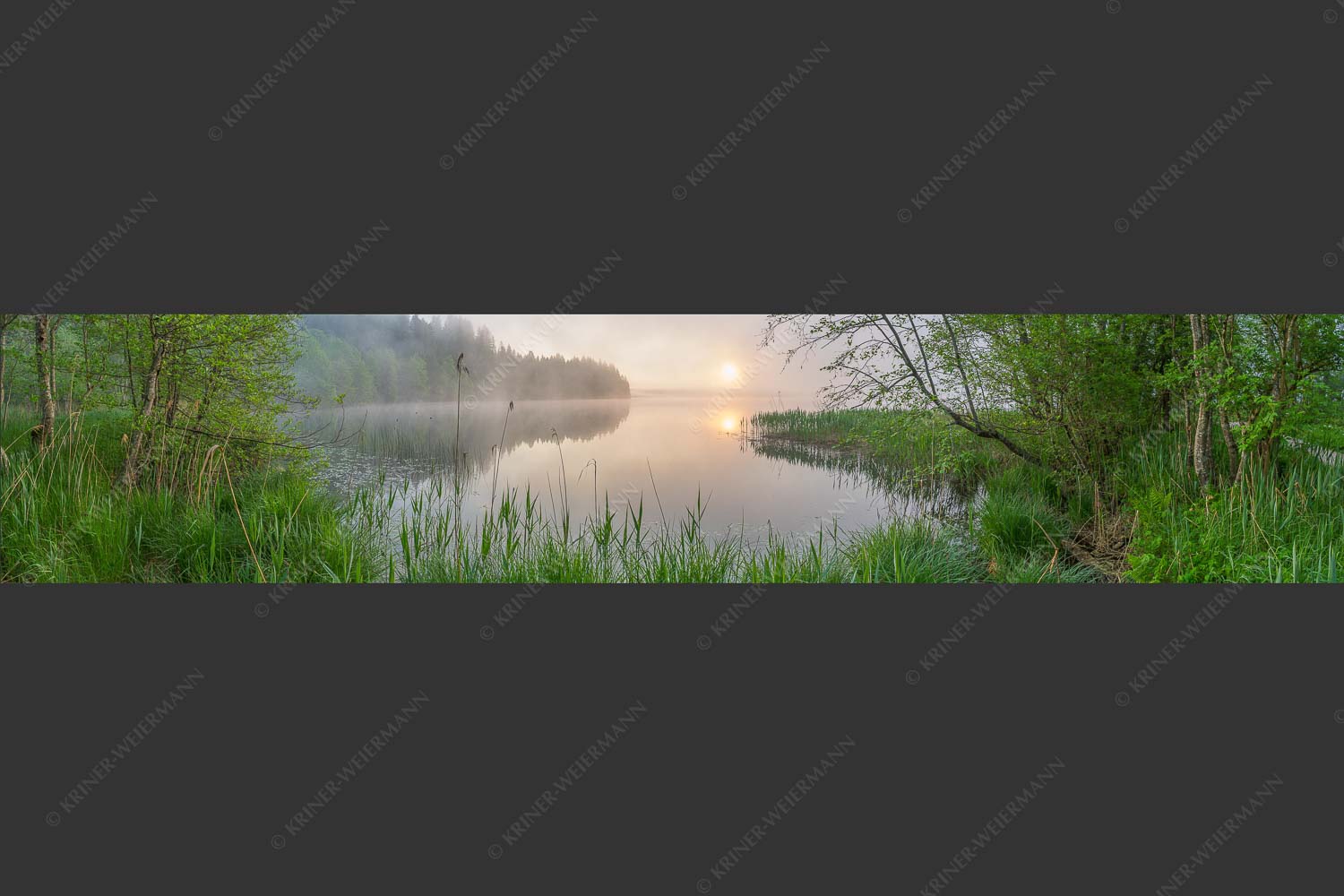 Morgentliche Nebelstimmung am Barmsee bei Krün - Hinterm See 5:1 -- Nebelstimmung am Barmsee - mehr Infos bei www.Kriner-Weiermann.de