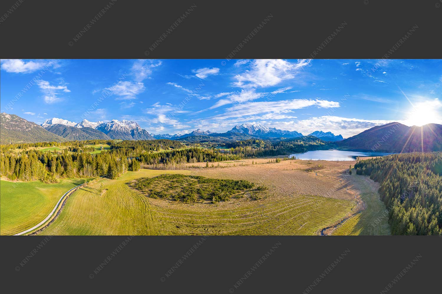 Panorama vom Barmsee mit Karwendel- und Wettersteingebirge - Hoamat 2,5:1 -- Karwendel Wetterstein und Barmsee - mehr Infos bei www.Kriner-Weiermann.de