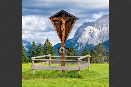 Wegkreuz am Wamberg - Höheres 1:1  -- Wegkreuz bei Wamberg und Eckbauer - mehr Infos bei www.Kriner-Weiermann.de