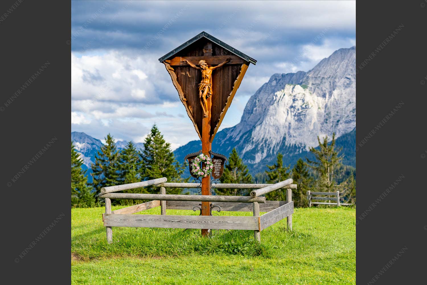Wegkreuz am Wamberg - Höheres 1:1 -- Wegkreuz bei Wamberg und Eckbauer - mehr Infos bei www.Kriner-Weiermann.de