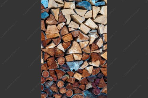 Aufgerichteter Holzhaufen - Holzhaufen II 2:3  -- Holzstapel Holzscheite - mehr Infos bei www.Kriner-Weiermann.de