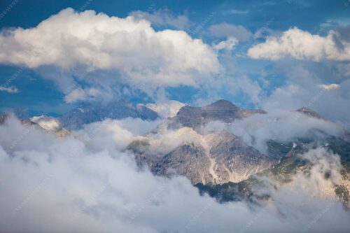 Blick vom Estergebirge hinüber zum Soierngebirge - Ihre Majestät 3:2  -- Wolkenstimmung mit Soiernspitze - mehr Infos bei www.Kriner-Weiermann.de