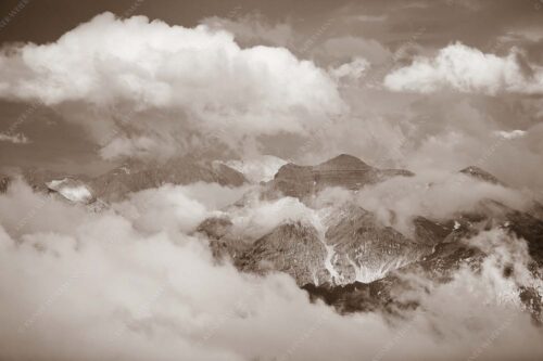 Blick vom Estergebirge hinüber zum Soierngebirge - Ihre Majestät 3:2 sepia -- Wolkenstimmung mit Soiernspitze - mehr Infos bei www.Kriner-Weiermann.de