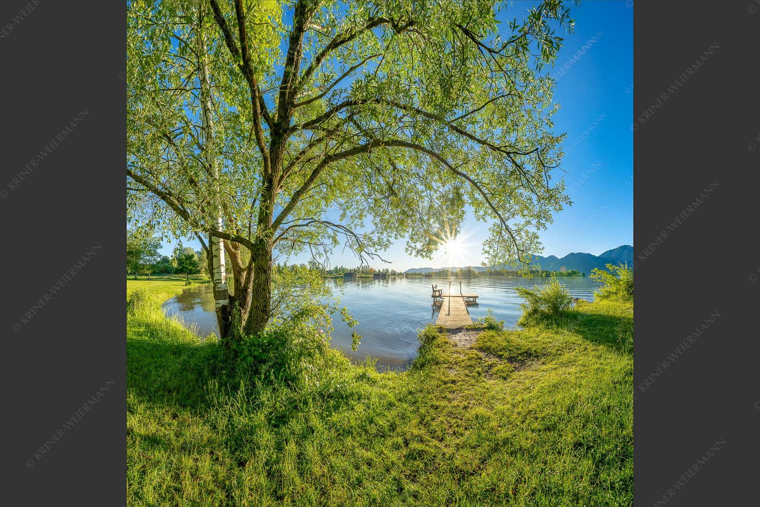 Blick über den Kochelsee in den Sonnenaufgang - Immer wieder geht die Sonne auf 1:1 -- Kochelsee - mehr Infos bei www.Kriner-Weiermann.de