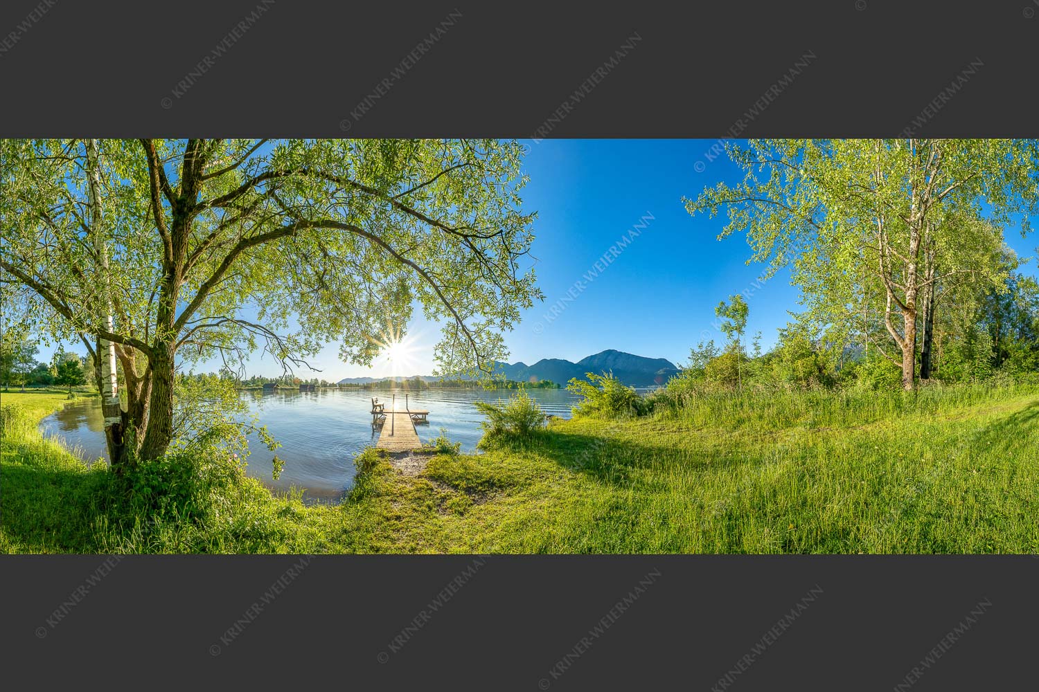 Blick über den Kochelsee in den Sonnenaufgang - Immer wieder geht die Sonne auf 2,5:1 -- Kochelsee - mehr Infos bei www.Kriner-Weiermann.de