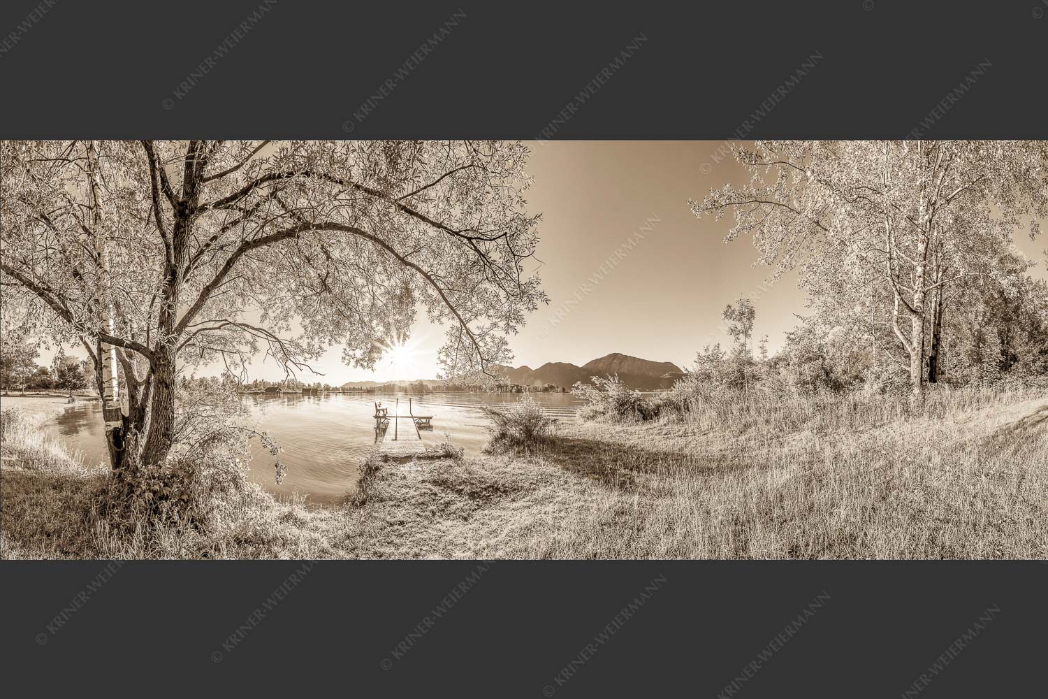 Blick über den Kochelsee in den Sonnenaufgang - Immer wieder geht die Sonne auf 2,5:1 sepia -- Kochelsee - mehr Infos bei www.Kriner-Weiermann.de