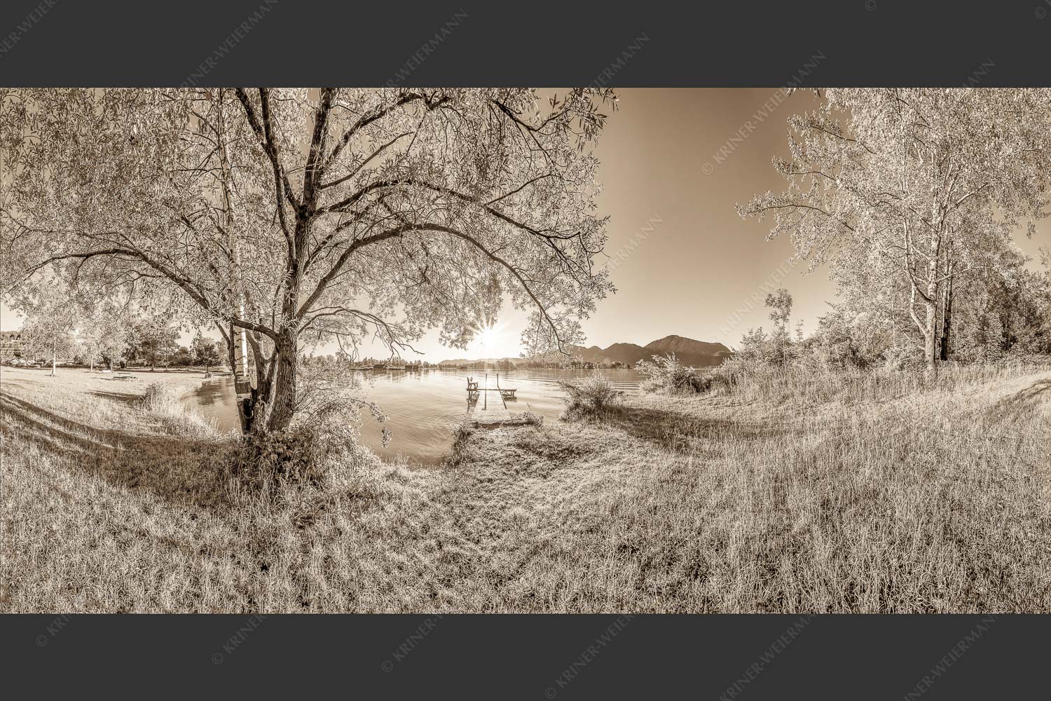 Blick über den Kochelsee in den Sonnenaufgang - Immer wieder geht die Sonne auf 2:1 sepia -- Kochelsee - mehr Infos bei www.Kriner-Weiermann.de