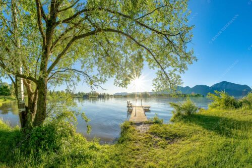 Blick über den Kochelsee in den Sonnenaufgang - Immer wieder geht die Sonne auf 3:2  -- Kochelsee - mehr Infos bei www.Kriner-Weiermann.de