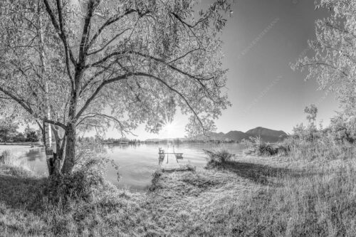 Blick über den Kochelsee in den Sonnenaufgang - Immer wieder geht die Sonne auf 3:2 sw -- Kochelsee - mehr Infos bei www.Kriner-Weiermann.de
