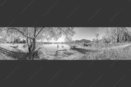 Blick über den Kochelsee in den Sonnenaufgang - Immer wieder geht die Sonne auf 4:1 sw -- Kochelsee - mehr Infos bei www.Kriner-Weiermann.de