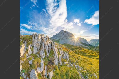Sonnenuntergang hinter Rumerspitze im Karwendel - In der Pfeis 1:1  -- Rumerspitze im Karwendel - mehr Infos bei www.Kriner-Weiermann.de
